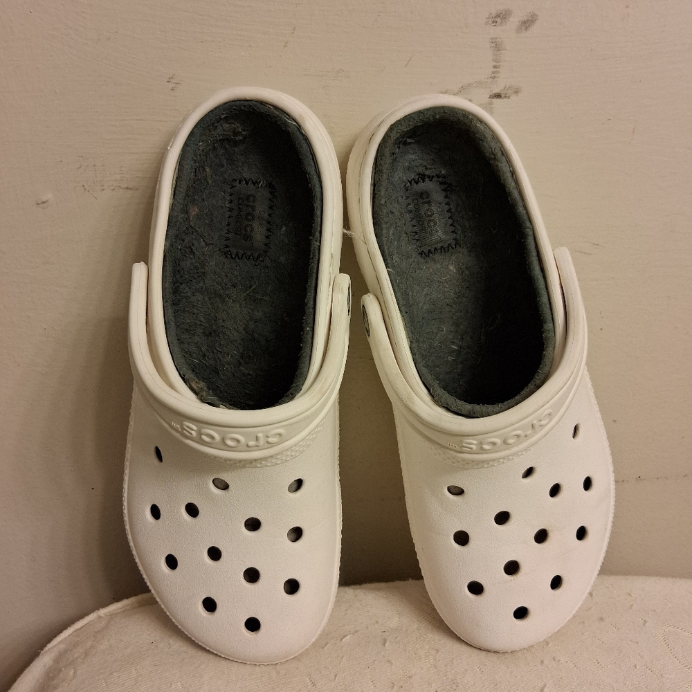 White CROCS clogs Mens sz 8, Womens sz 10, Clean